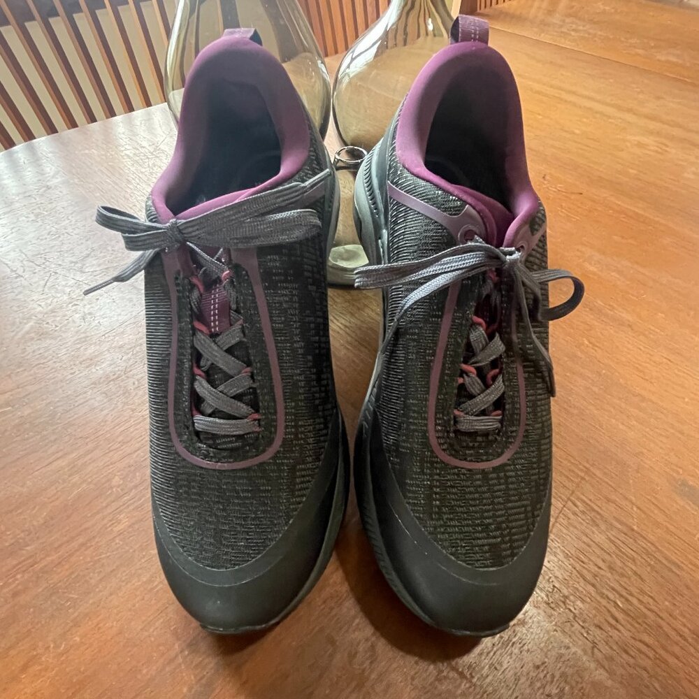 Dansko Vibram Waterproof Sneakers size 38 black/grey/plum